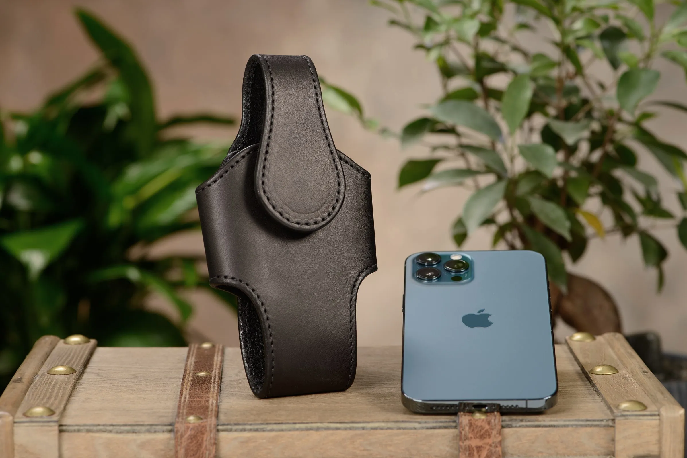 Black Leather Vertical Cellphone Holster Case