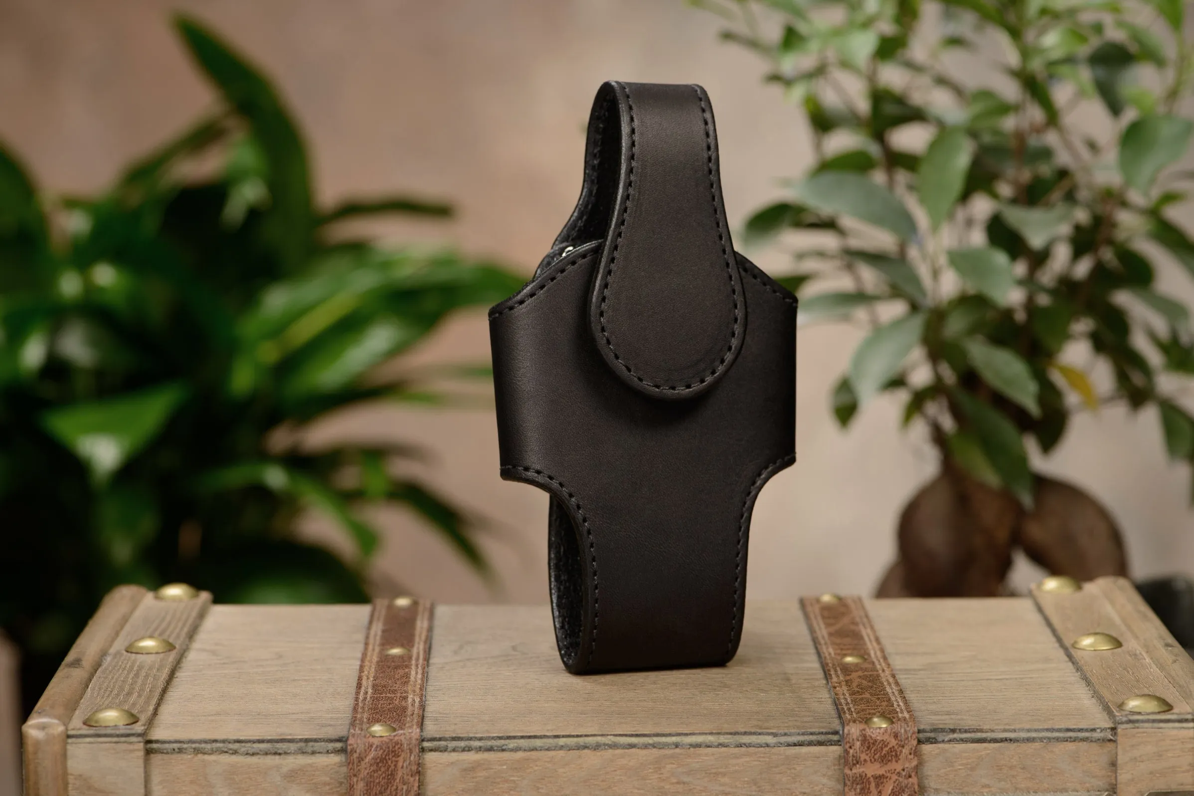 Black Leather Vertical Cellphone Holster Case