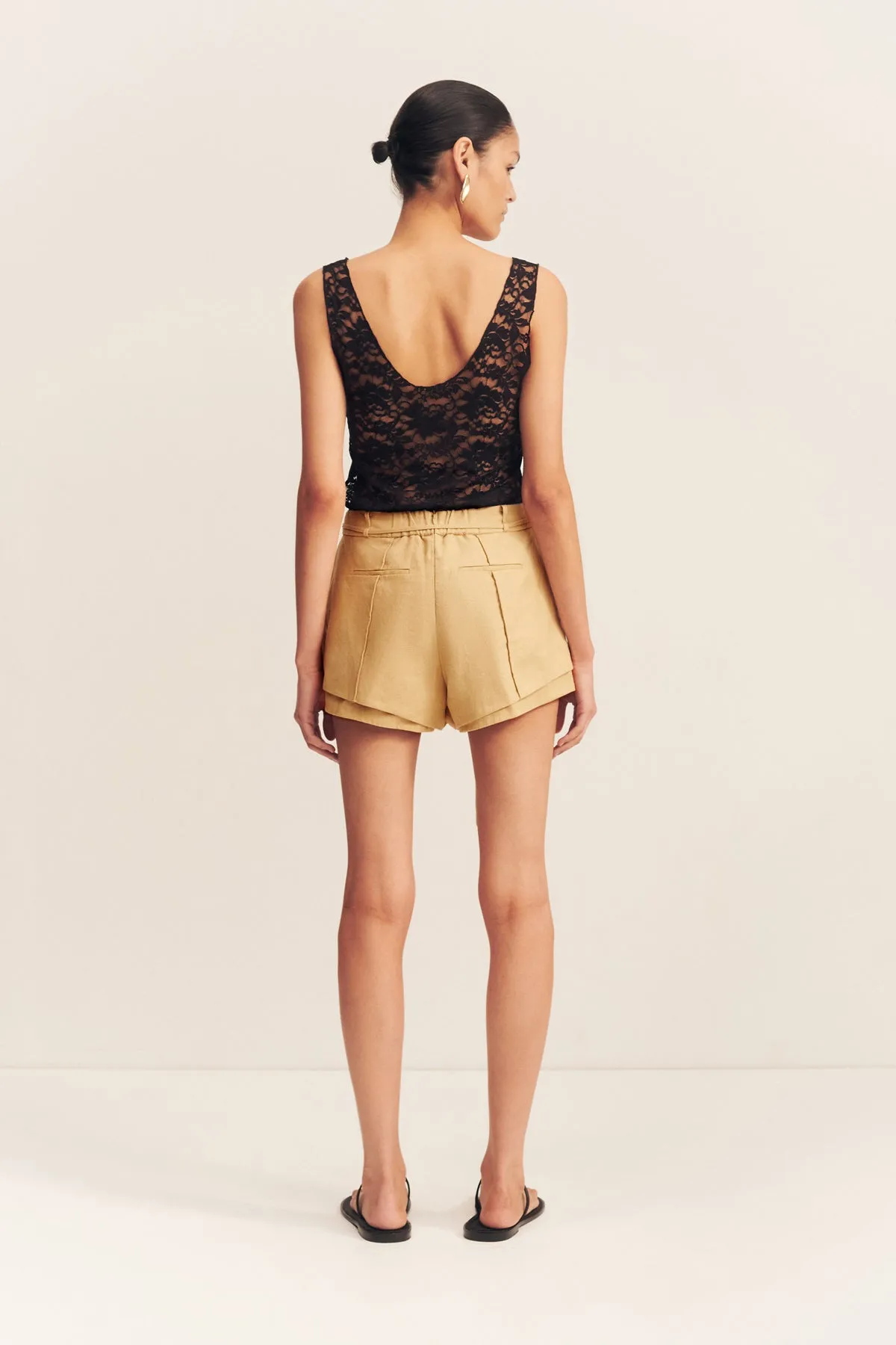 WELLINGTON DOUBLE LAYER SHORT - ALMOND